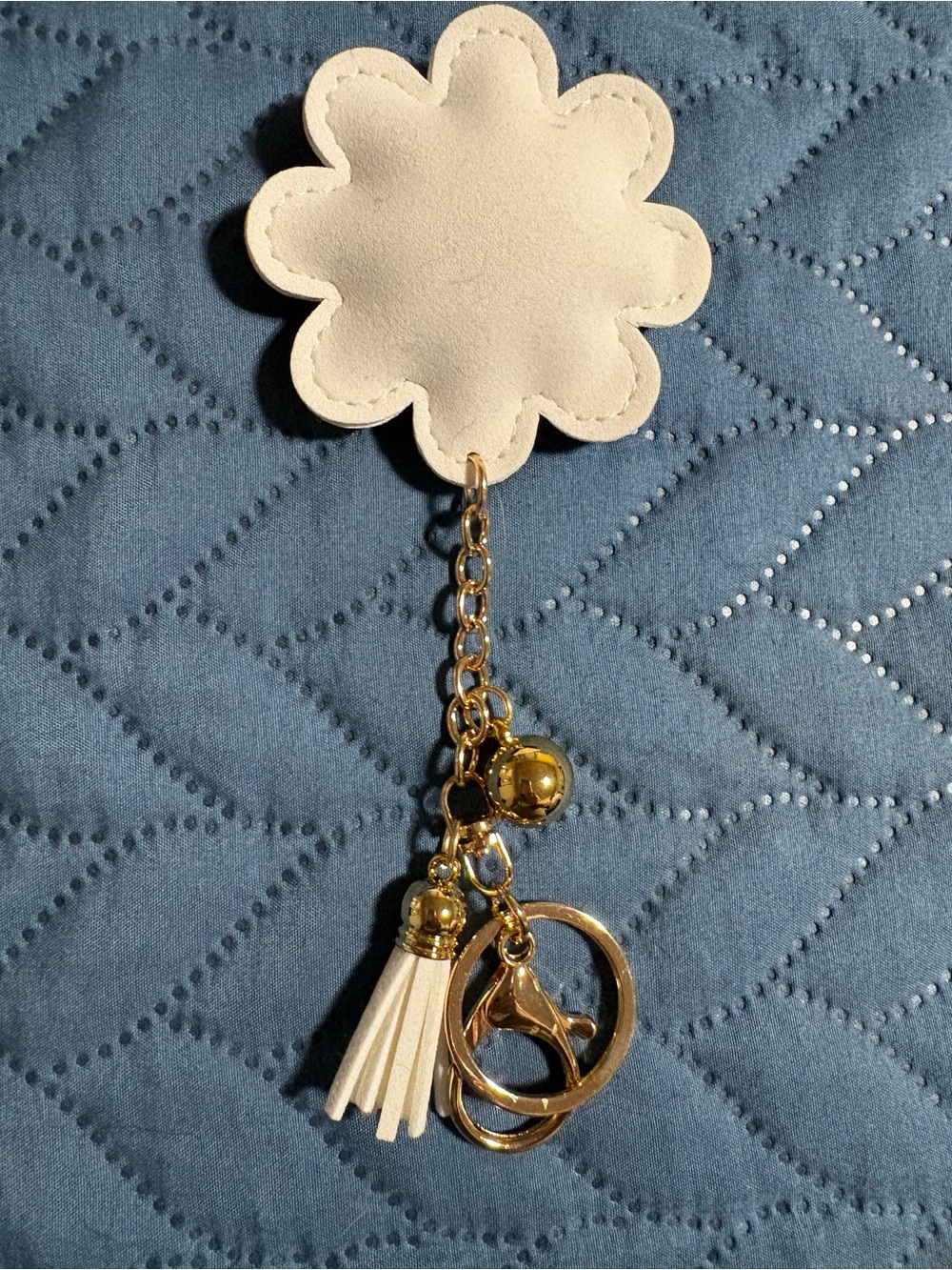 BLING Bag Charm/keychain Daisy Rhinestone Whitr & Gold - Price IS FOR “1” ONE - Picture 3 of 6
